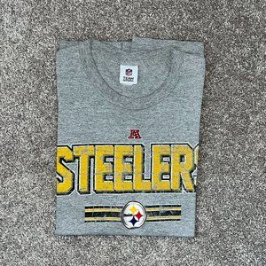 NFL steelers Team Apparel. Graphic T!